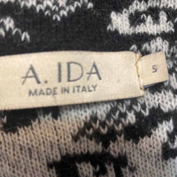 A. IDA Black, White Cardigan with collar, size Small - Picture 3 of 3